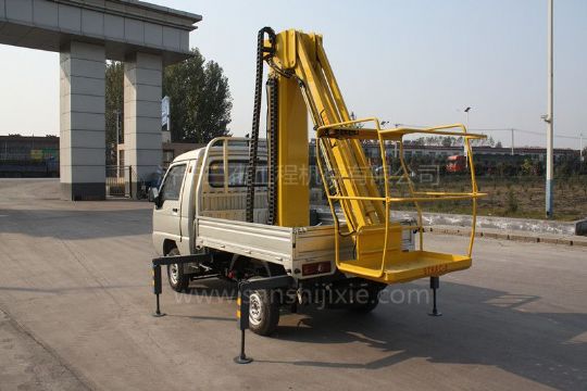 點(diǎn)擊查看詳細(xì)信息<br>標(biāo)題：小型電動高空作業(yè)車 閱讀次數(shù)：3052