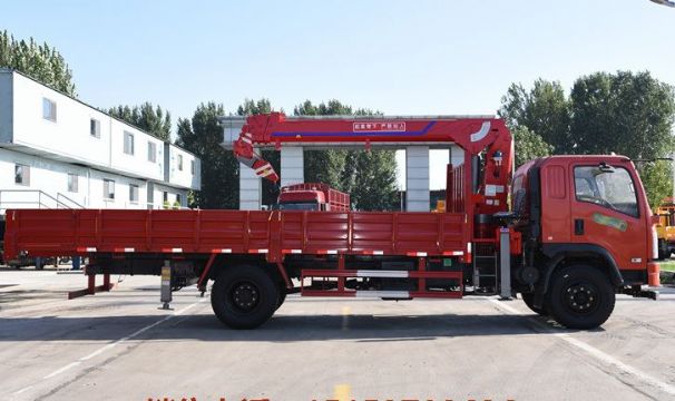 點擊查看詳細信息<br>標題：6.3噸東風160馬力隨車吊 閱讀次數：1722
