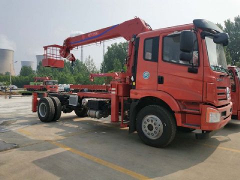 點擊查看詳細信息<br>標題：6.3噸大運隨車吊 閱讀次數：1620